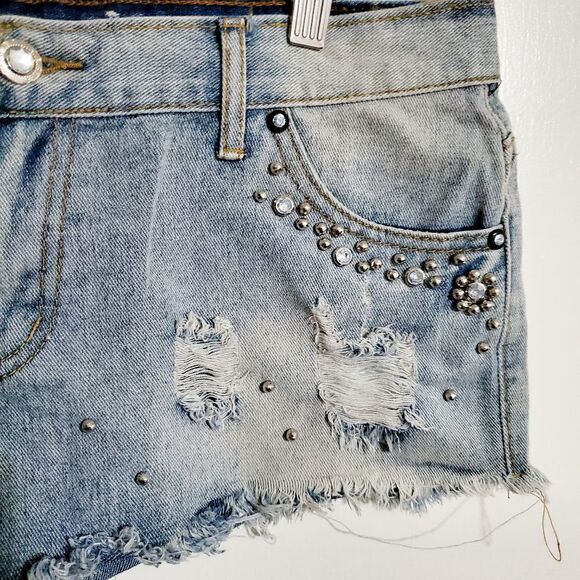 New Style Jeans Studded Embellished Jean Shorts Size Large - Picture 4 of 9